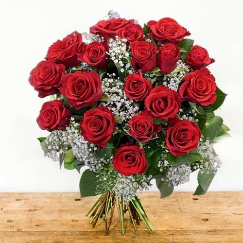 Red Roses With Baby Breath