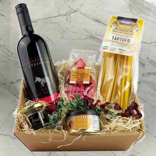 Hamper Savory And Distinctive