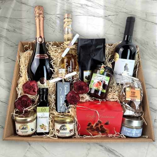 Large Holiday Delicacy Gift Basket